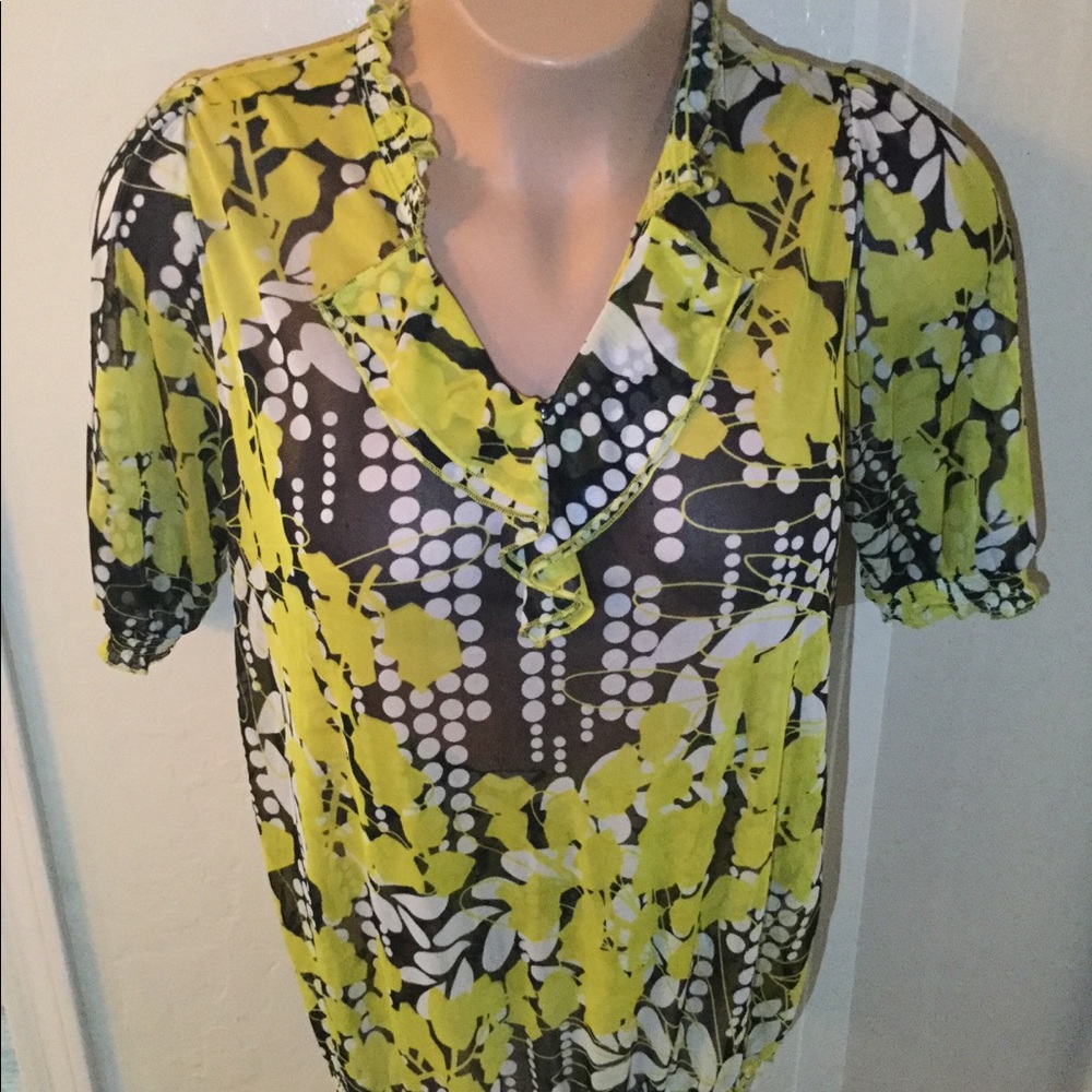 Black and yellow lane Bryant top.